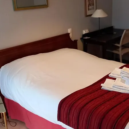 Brit Hotel Comtes De Champagne - Troyes Centre Historique Esterno foto