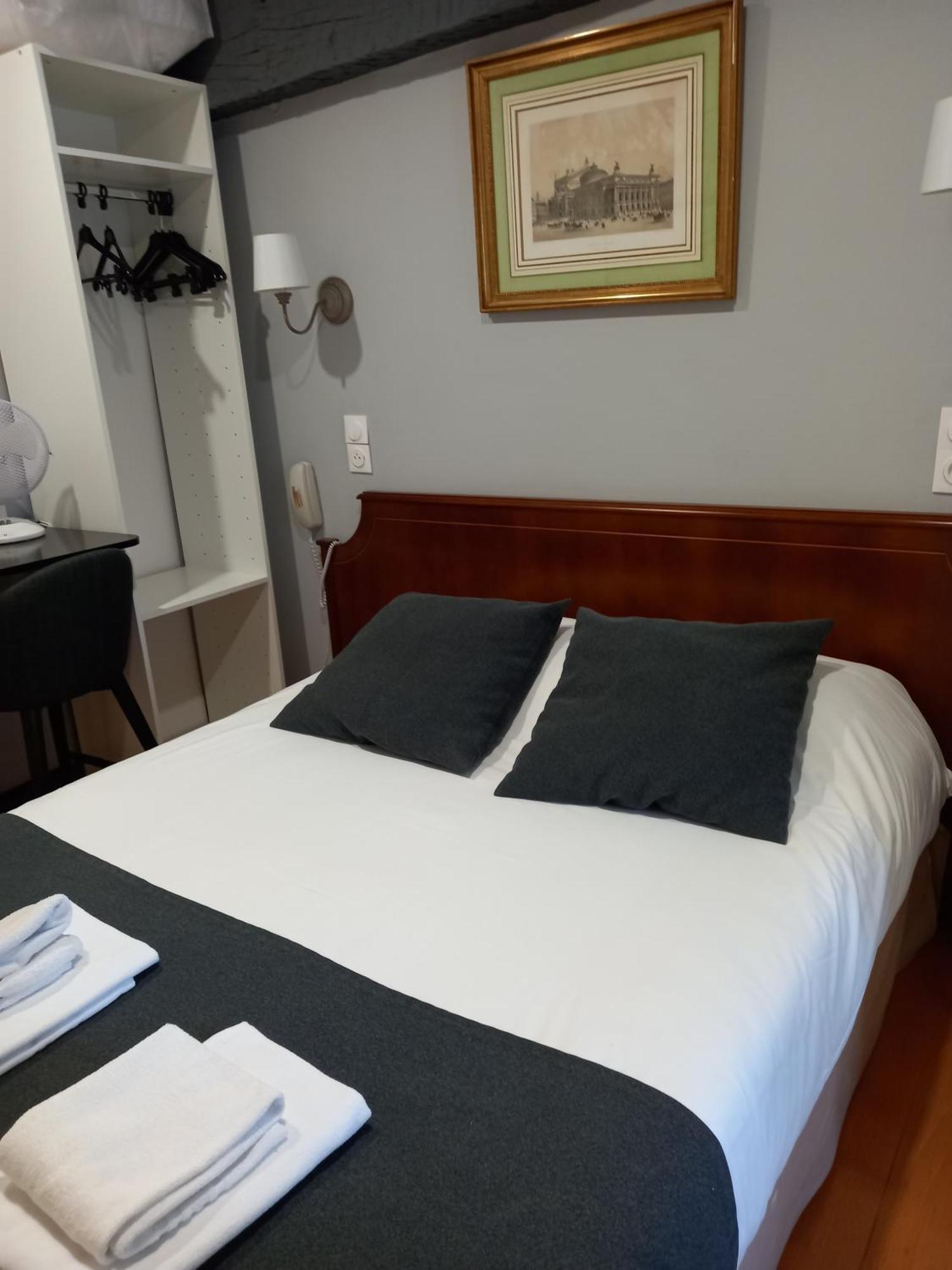 Hotel Brit Comtes De Champagne - Centre Historique 2*