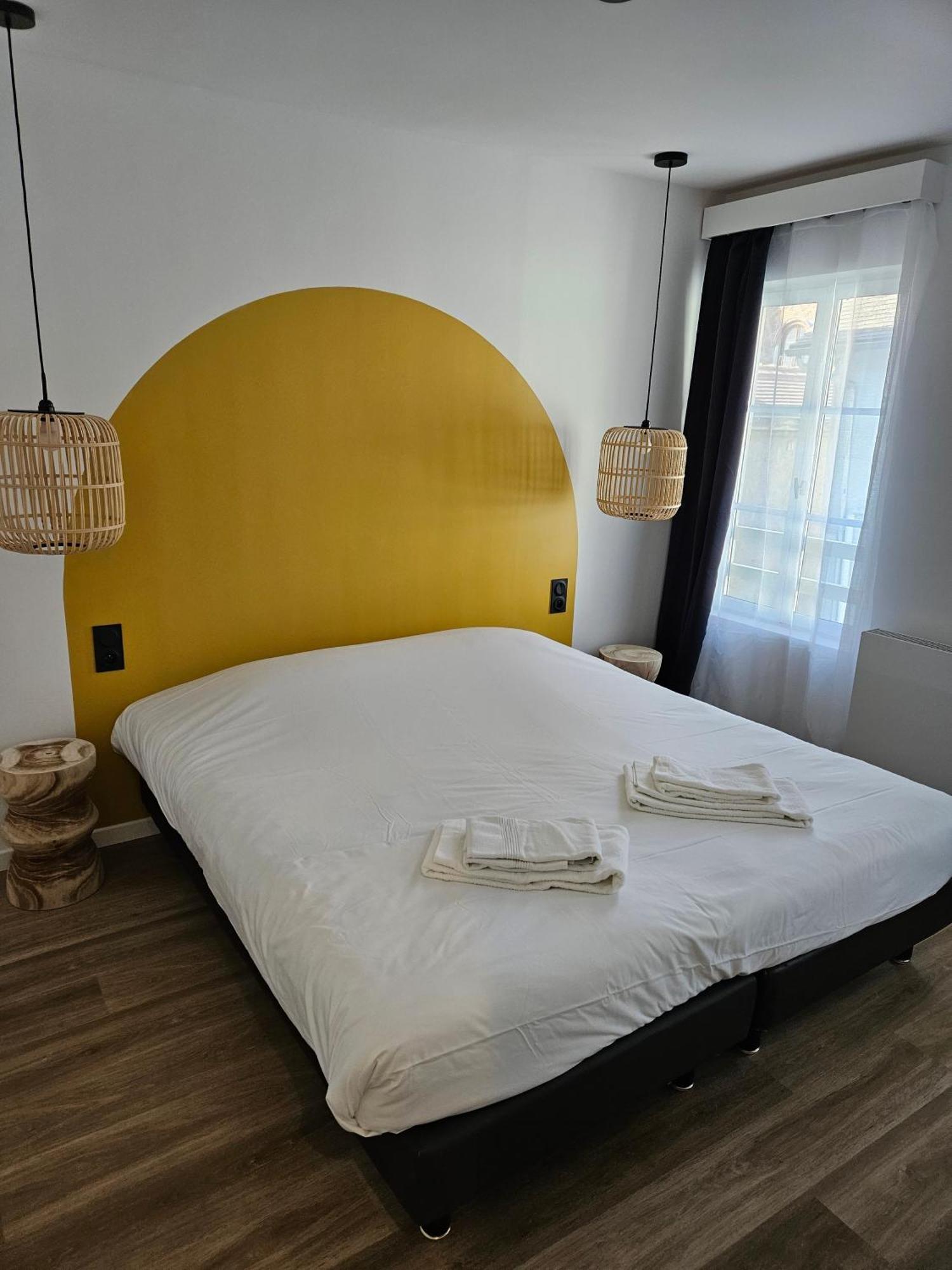 Brit Comtes De Champagne - Centre Historique Hotel 2*