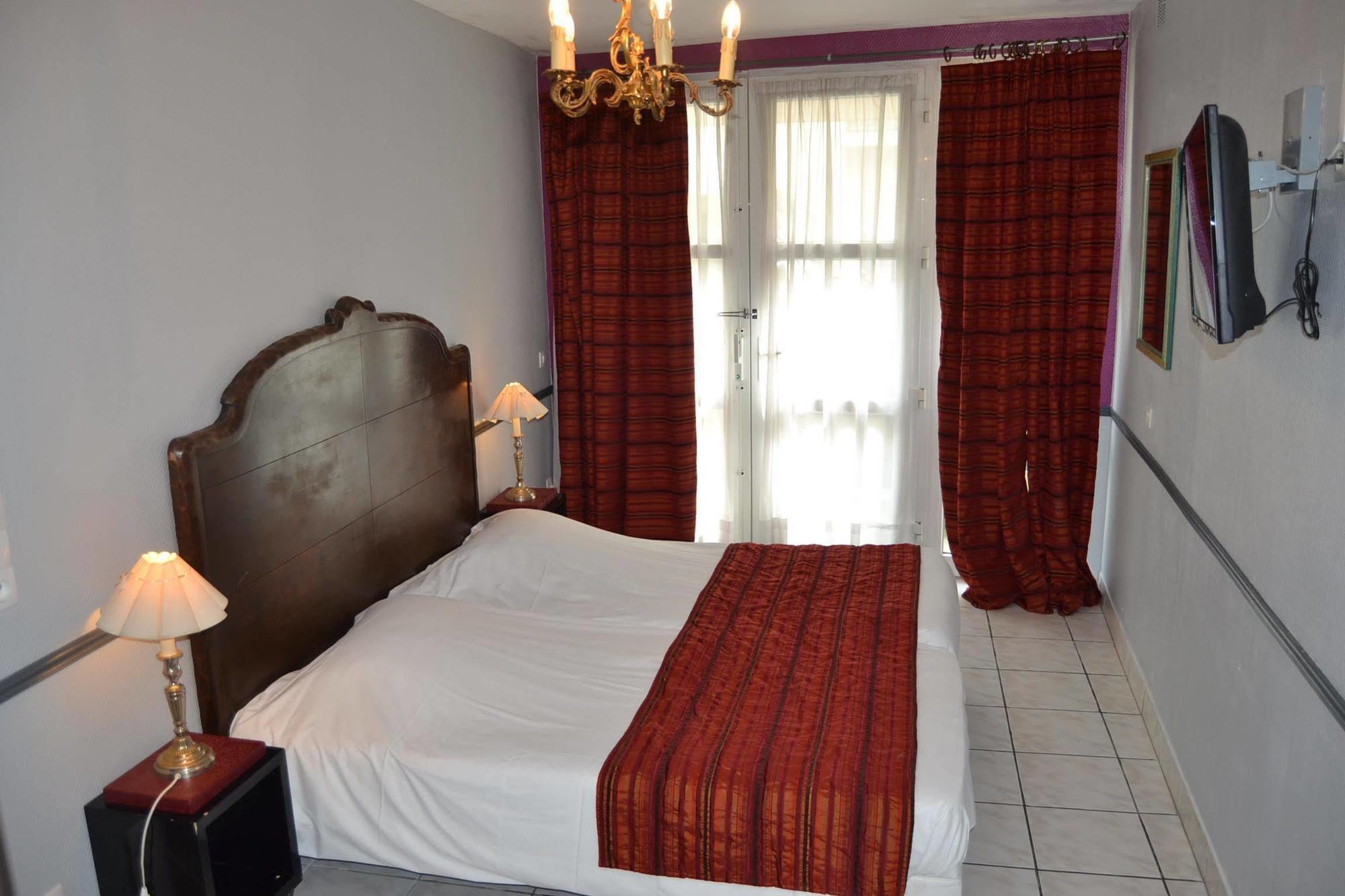 Hotel Brit Comtes De Champagne - Centre Historique 2*