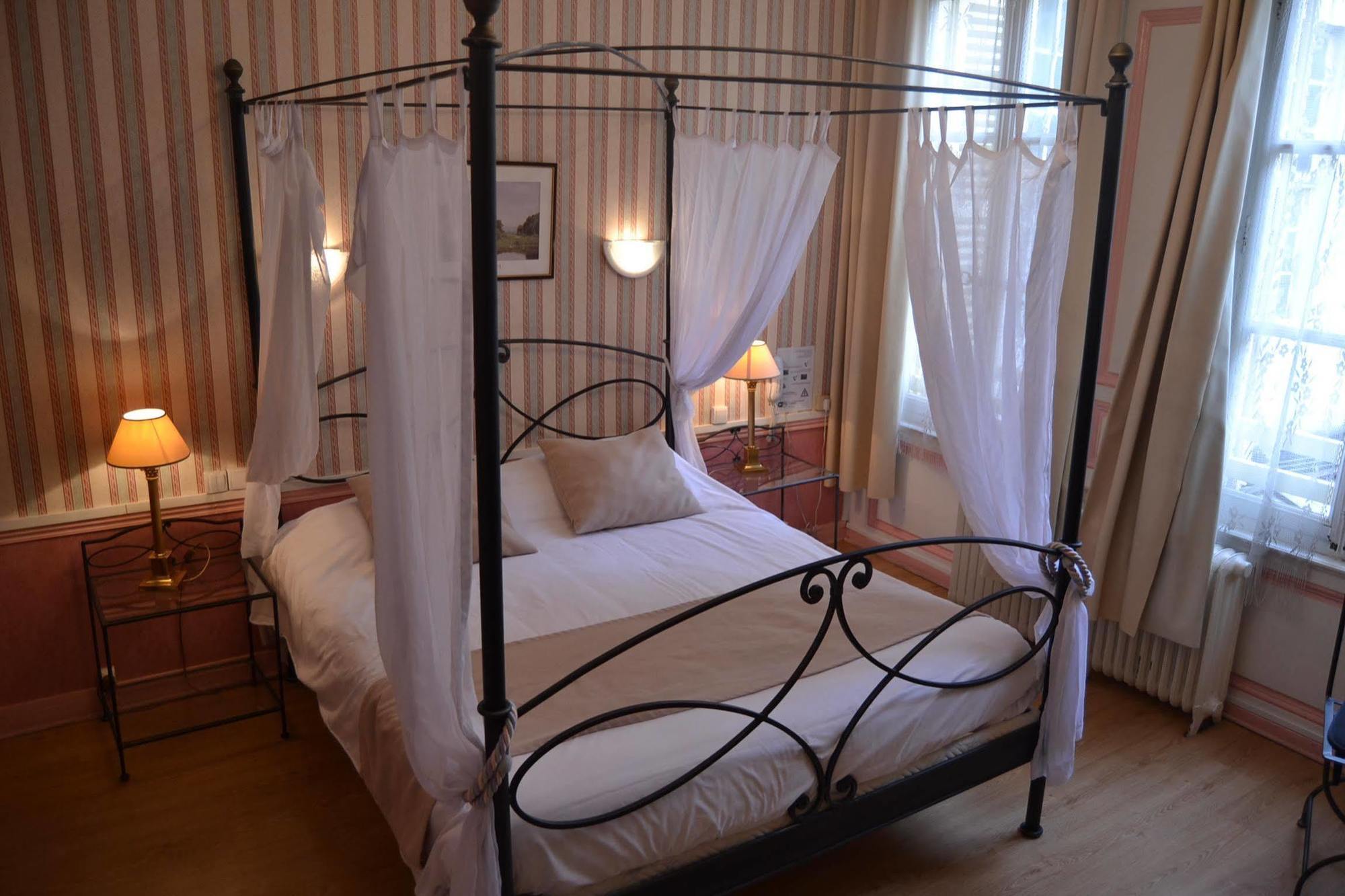 Hotel Brit Comtes De Champagne - Centre Historique 2*